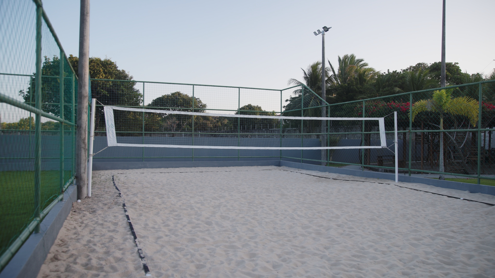 Quadra de beach tennis e vôlei de areia