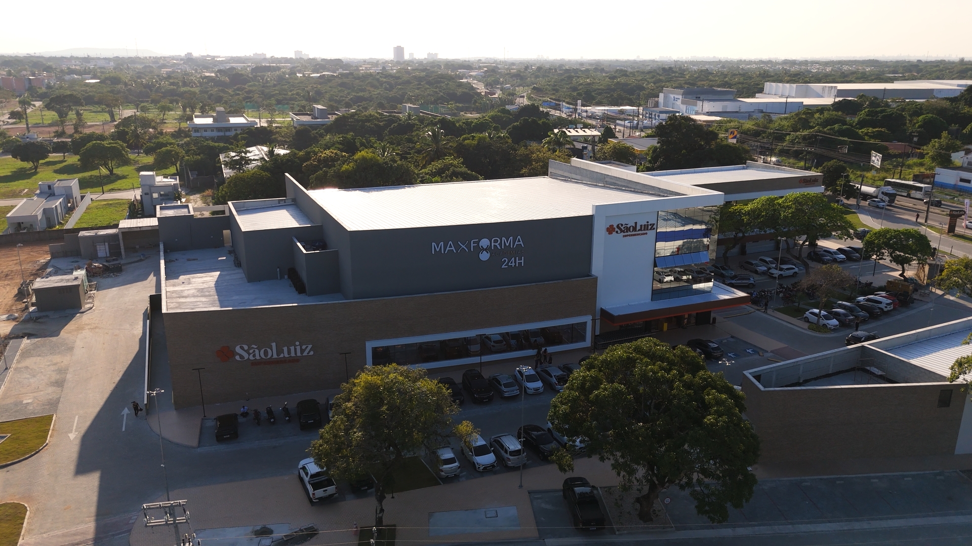 Villa's Shopping com São Luiz e academia 24h